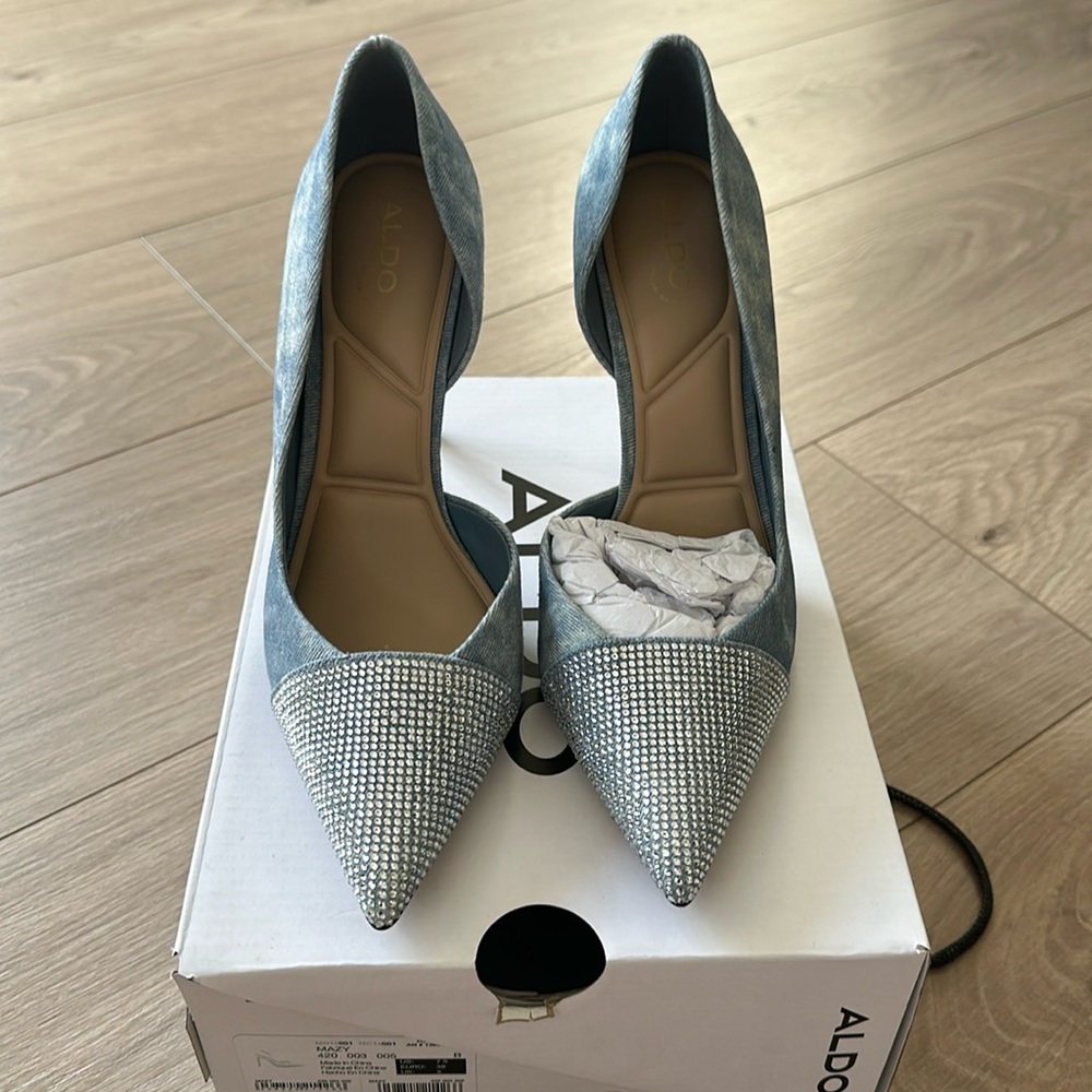 Worn1X still in perf condition,Super trendy .have other color don’t need these
